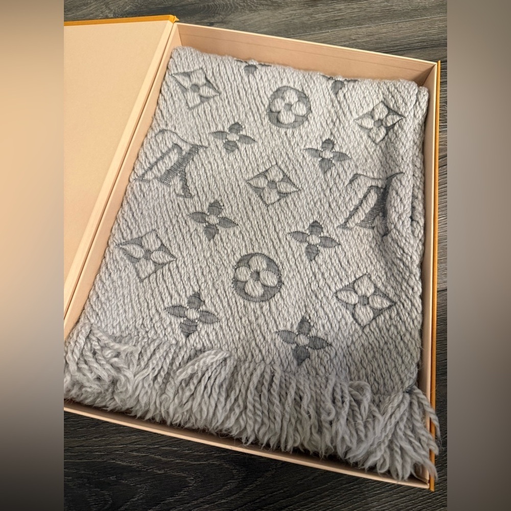 Louis Vuitton Gray Logomania Printed Scarf w/ Box - Picture 7 of 7